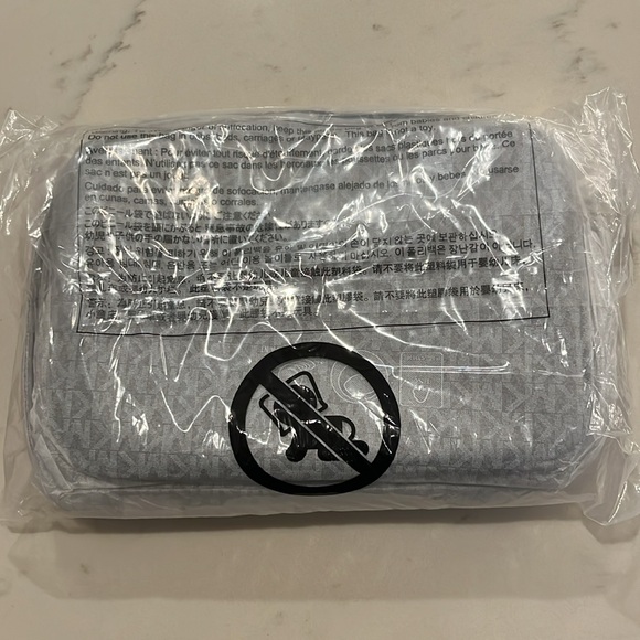 Michael Kors Women's Jet Set Large East/West Crossbody - Picture 4 of 5